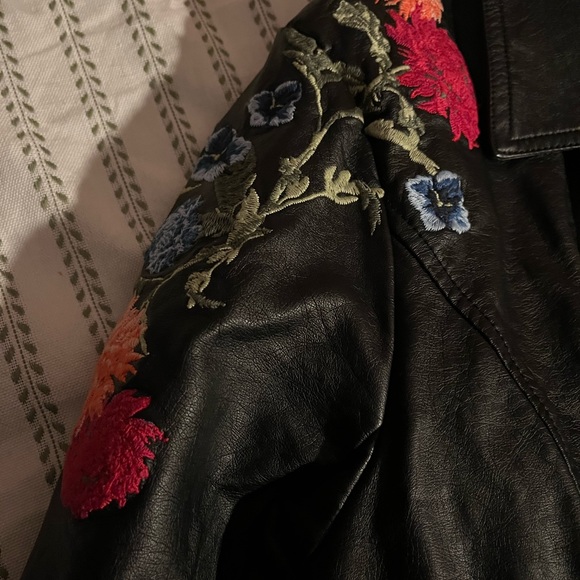 SimplyBe Capsule Embroidered Crop Pleather Jacket NWT - Picture 5 of 8